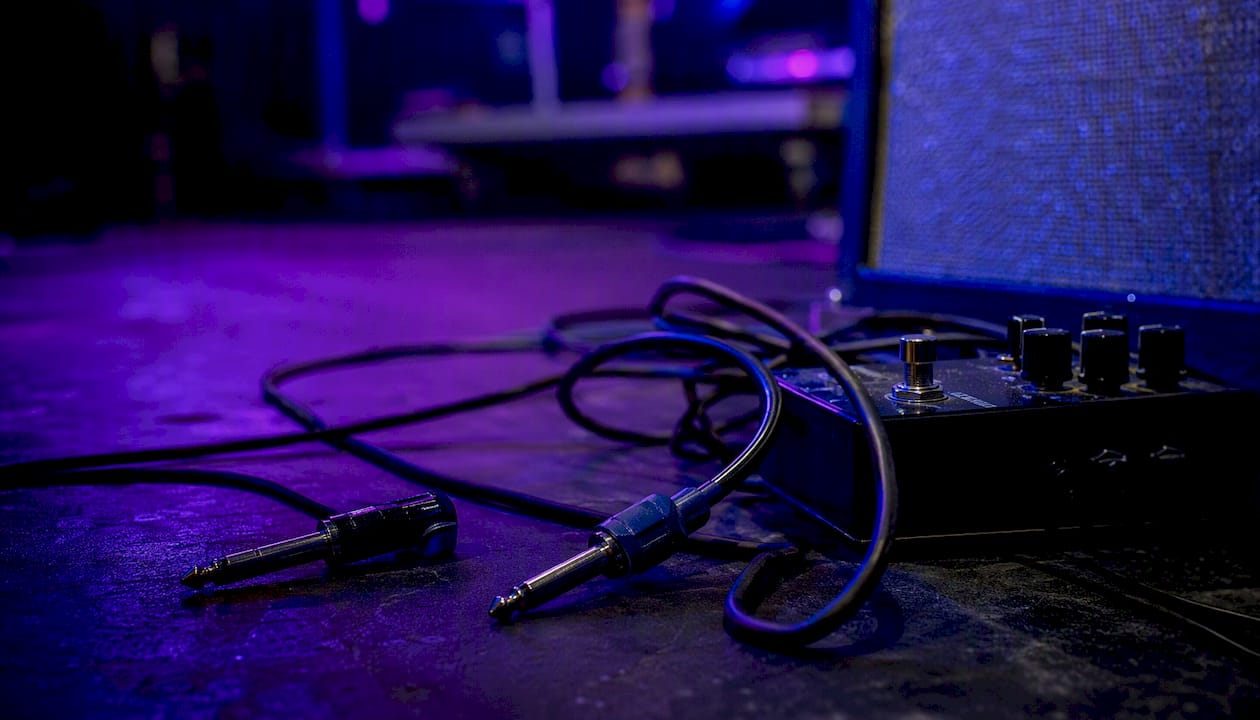 Ongebalanceerde instrumentkabel bij een gitaarpedaal