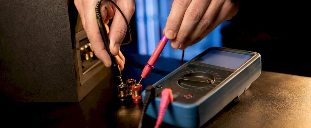 Multimeter meet speakeraansluiting