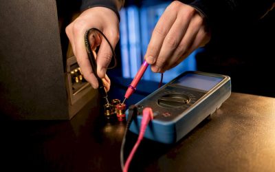 Multimeter meet speakeraansluiting