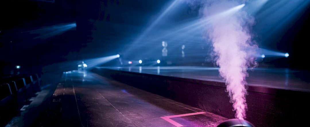 Haze en rook zichtbaar in het podiumlicht