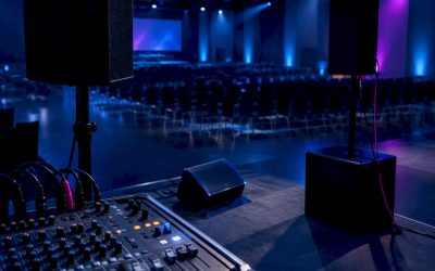 Anonieme PA-installatie tijdens een professionele soundcheck