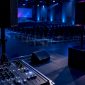 Anonieme PA-installatie tijdens een professionele soundcheck