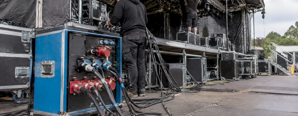 Stroomverdeler zorgt voor de stroomvoorziening van de verlichting op het buitenpodium