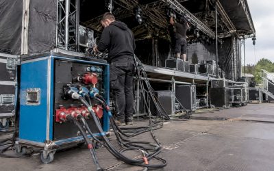 Stroomverdeler zorgt voor de stroomvoorziening van de verlichting op het buitenpodium