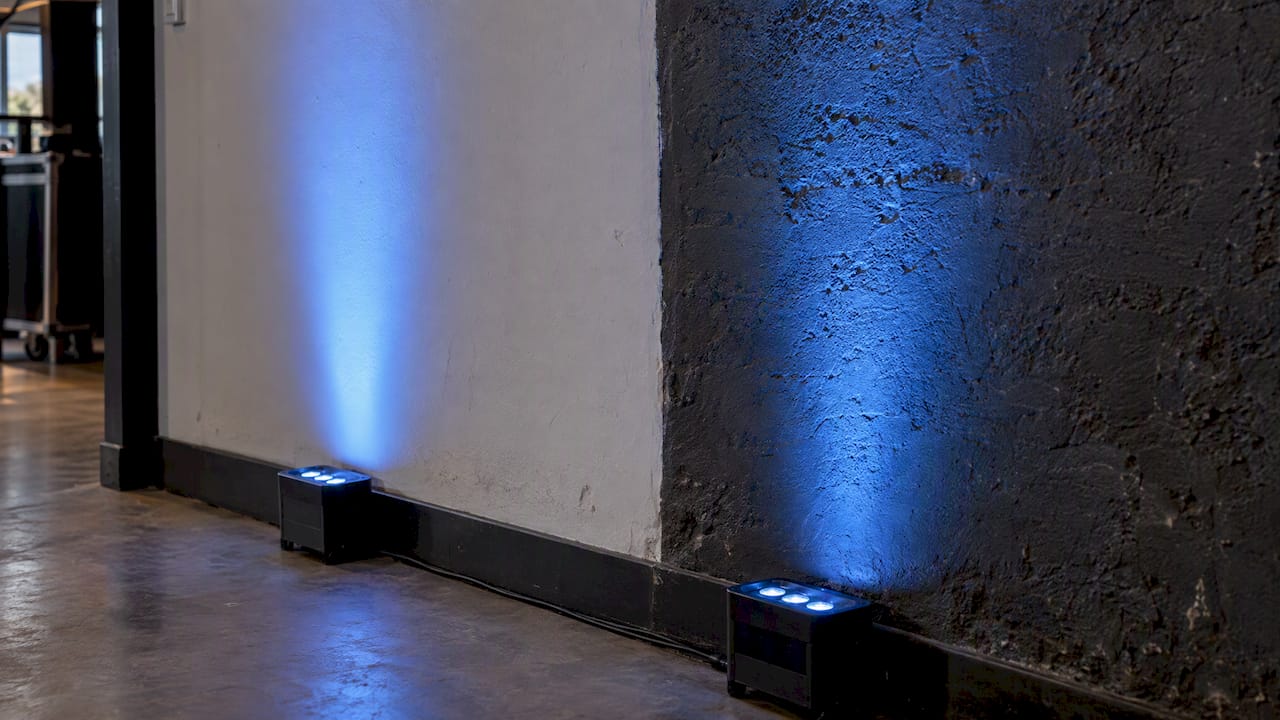 Uplighters laten het verschil tussen wandmaterialen zien