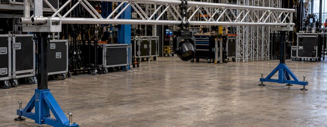 Vier meter lange truss met centraal gemonteerde lichtarmatuur