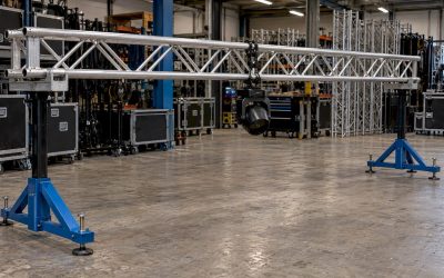 Vier meter lange truss met centraal gemonteerde lichtarmatuur