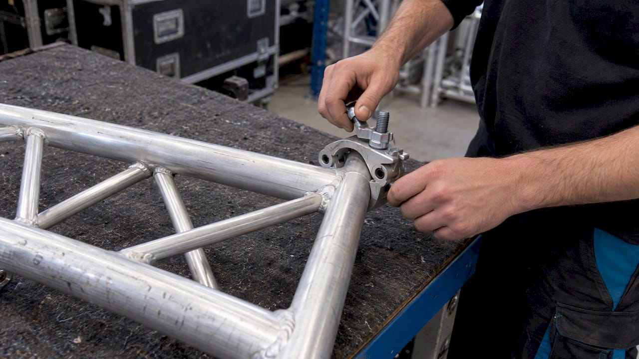 Trusskoppeling met klem en diagonale ligger