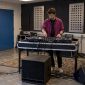 Dj test een uitgebreide set in de oefenruimte