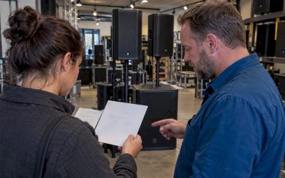 Organisator vergelijkt offertes voor PA-apparatuur